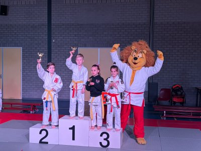 Klik voor een grotere weergave, Lenn_1ste_op_t_LeeuwenToernooi_12-4-26.jpeg